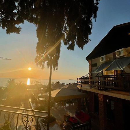 Tekada Hotel & Restaurant Vlorë 外观 照片