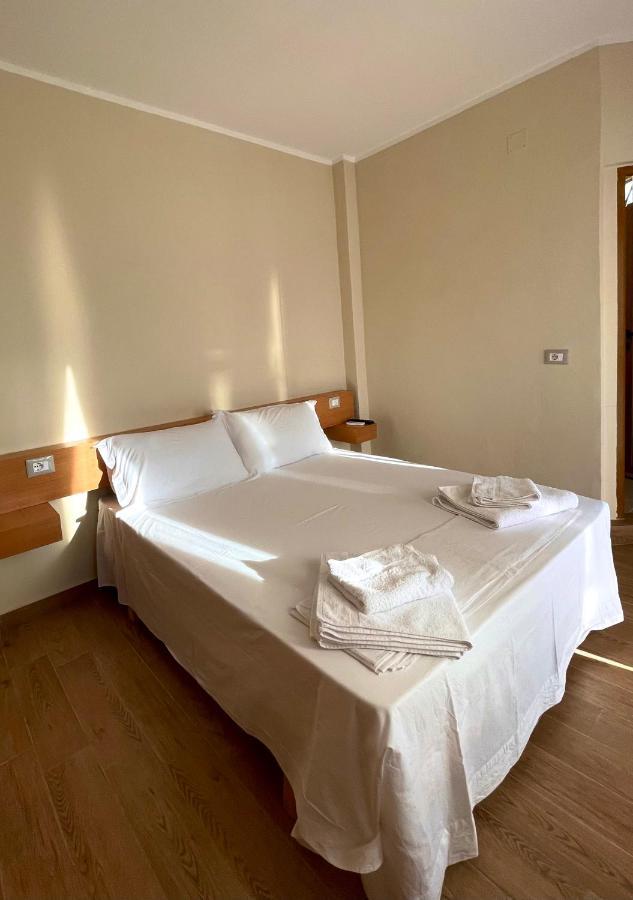 Tekada Hotel & Restaurant Vlorë 外观 照片