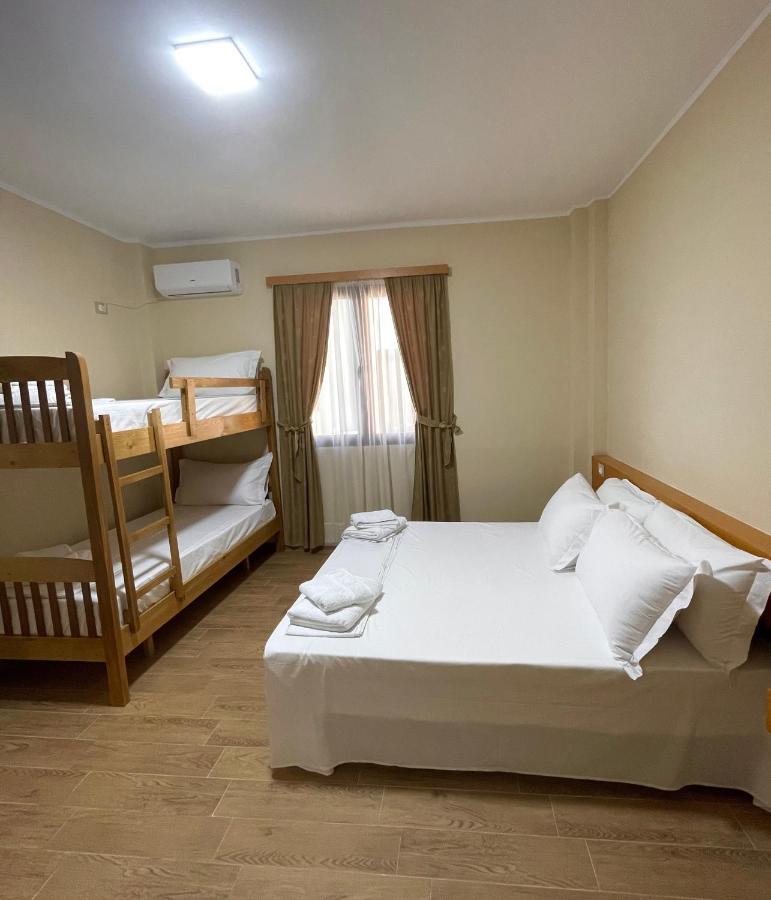 Tekada Hotel & Restaurant Vlorë 外观 照片