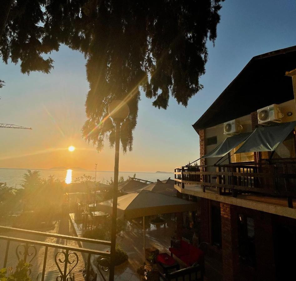 Tekada Hotel & Restaurant Vlorë 外观 照片