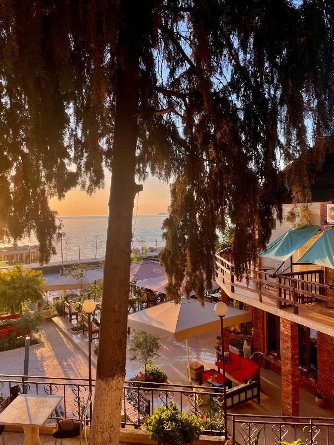 Tekada Hotel & Restaurant Vlorë 外观 照片
