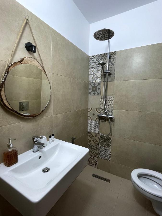 Tekada Hotel & Restaurant Vlorë 外观 照片