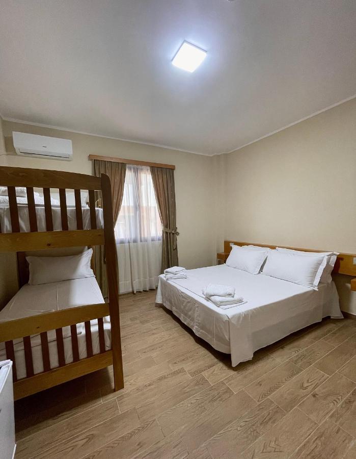 Tekada Hotel & Restaurant Vlorë 外观 照片